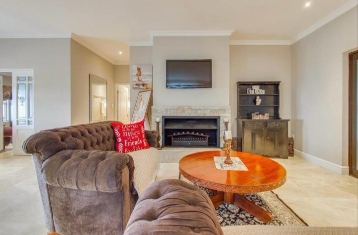 5 Bedroom Property for Sale in Deo Gracia Western Cape